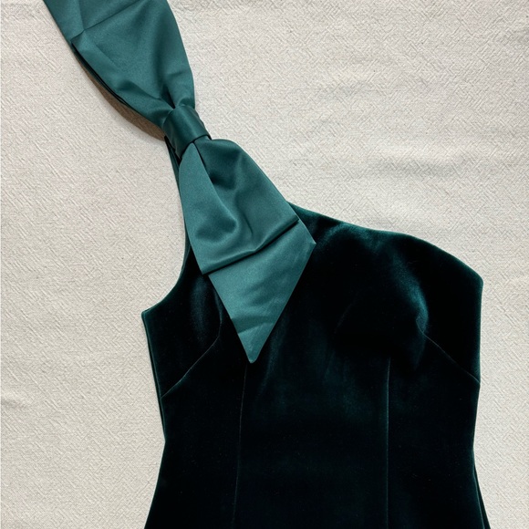 Eliza J Emerald Green Velvet One Shoulder Bow Gown Maxi Dress 4 - Picture 4 of 7